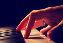 开云体育入口-沙尔克在主场比赛中拼搏争取三分