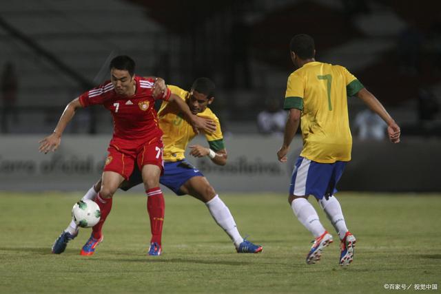 历史性胜利的同时，国内足球队赢得了观众心的简单介绍