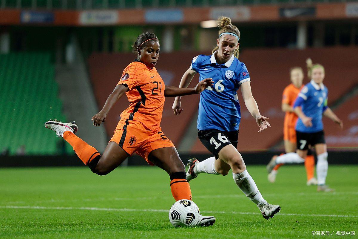 国际足坛的女子球员表现出色,赛场变焦点 国际足坛的女子球员表现出色,赛场变焦点