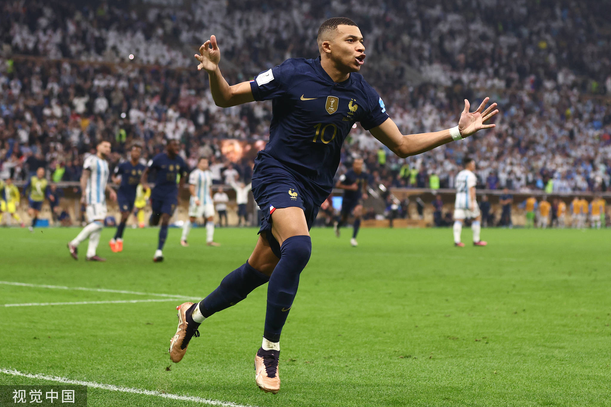 关于阿根廷完胜美国，科瓦契奇完成帽子戏法的信息