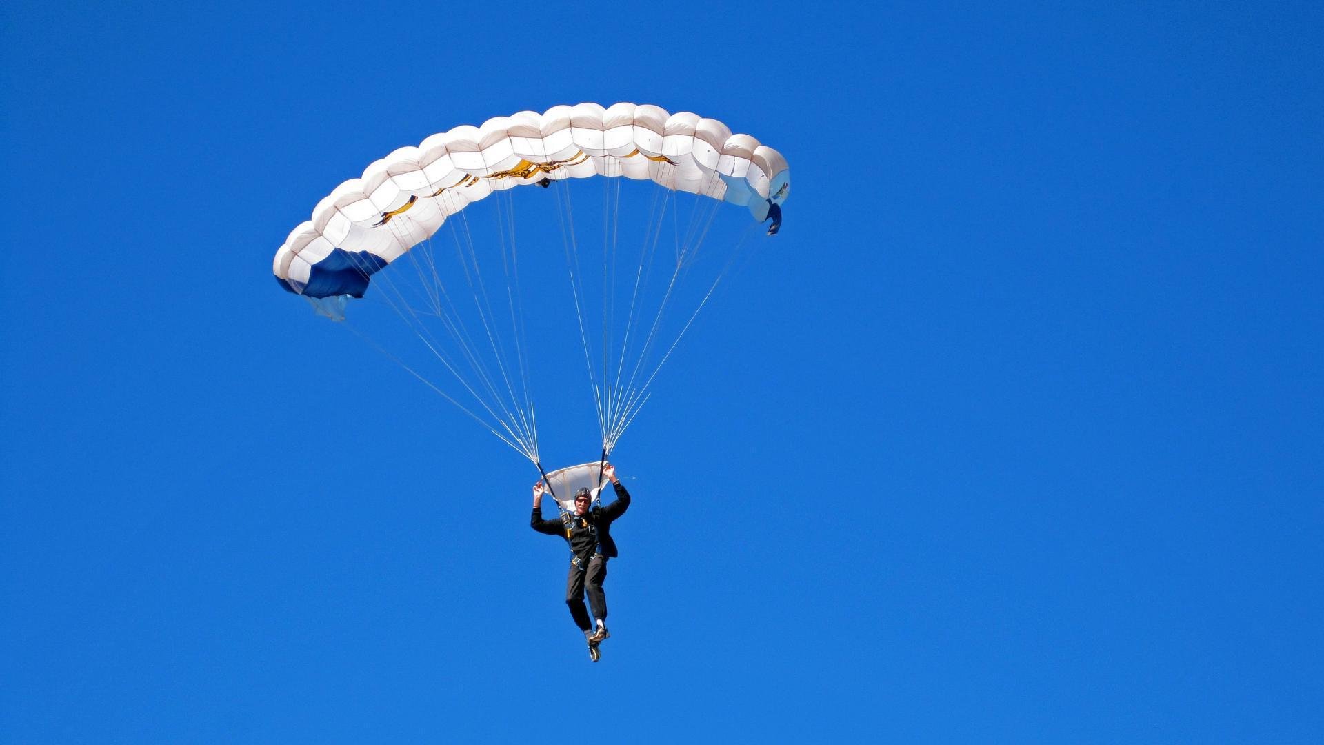 赛场双面镜,日本队完胜背后的乒乓变革与奥恰洛夫的不朽纪录