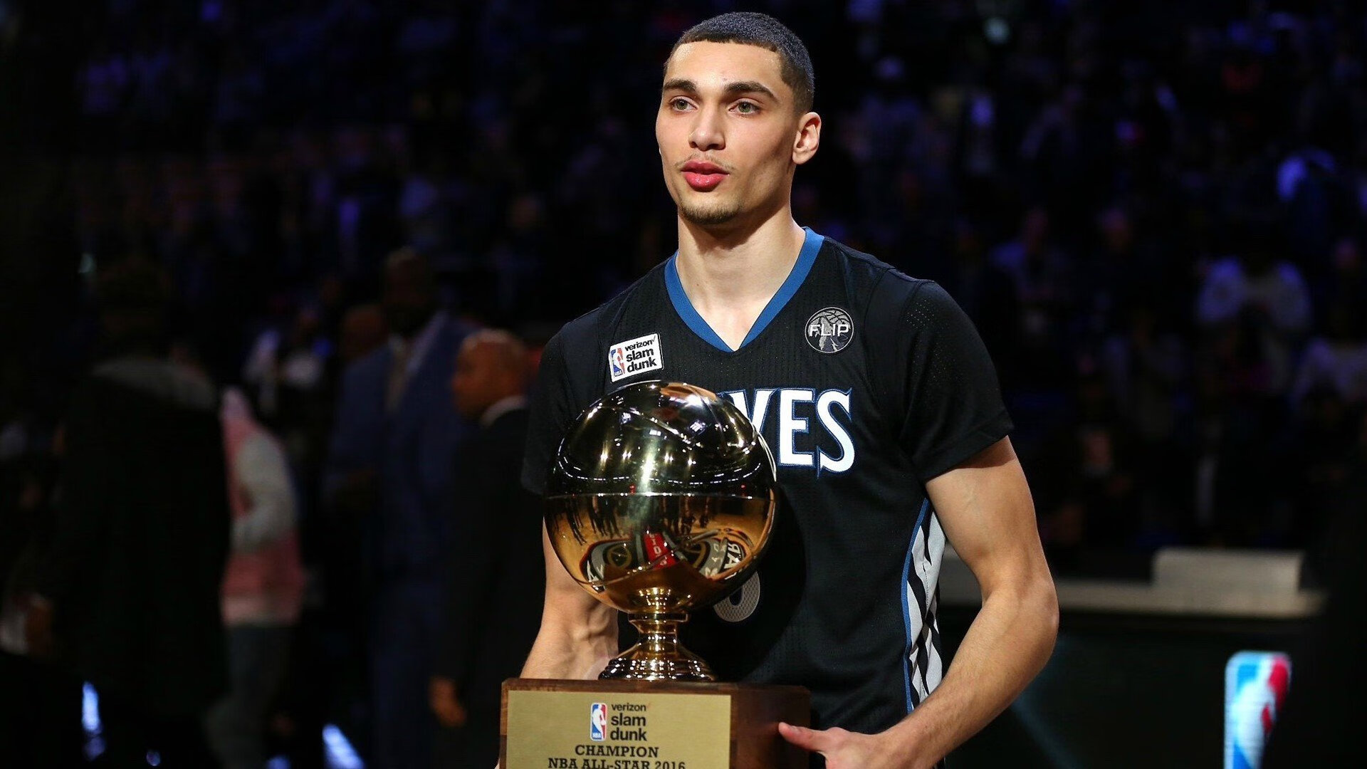 魔术完胜四川队,乔治点燃赛场,一场跨越篮球与魔法的盛宴